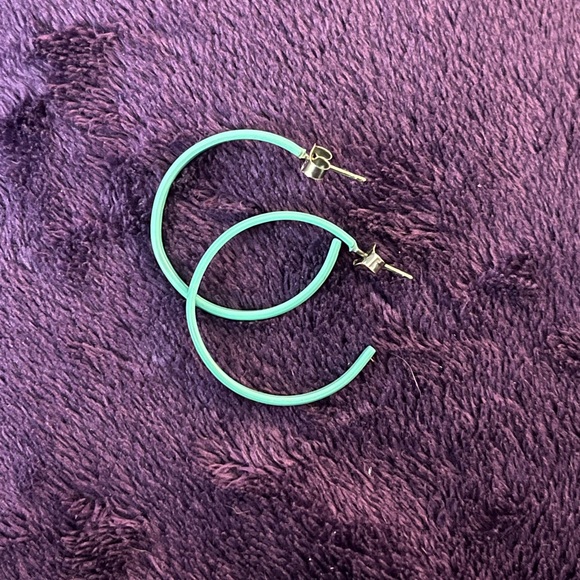 🆕Teal 3/4 hoop post earrings. The hoop is 1” across. NIB. - Picture 2 of 9